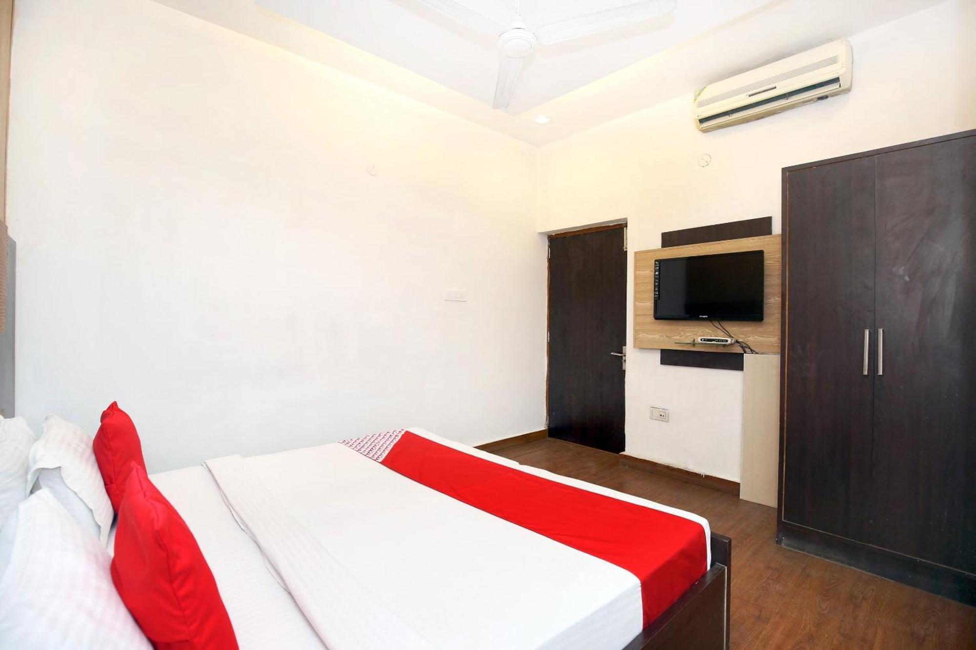 Hotel O Queensland Amritsar Esterno foto