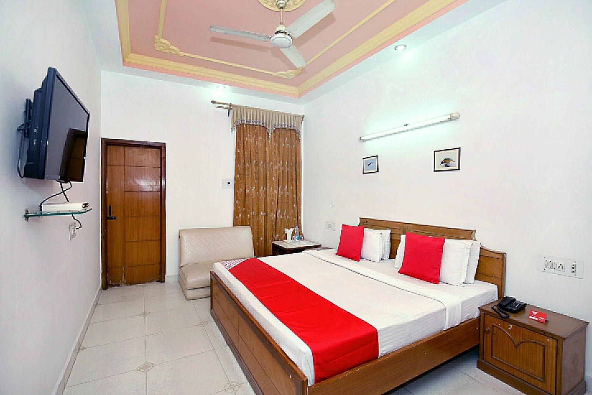 Hotel O Queensland Amritsar Esterno foto