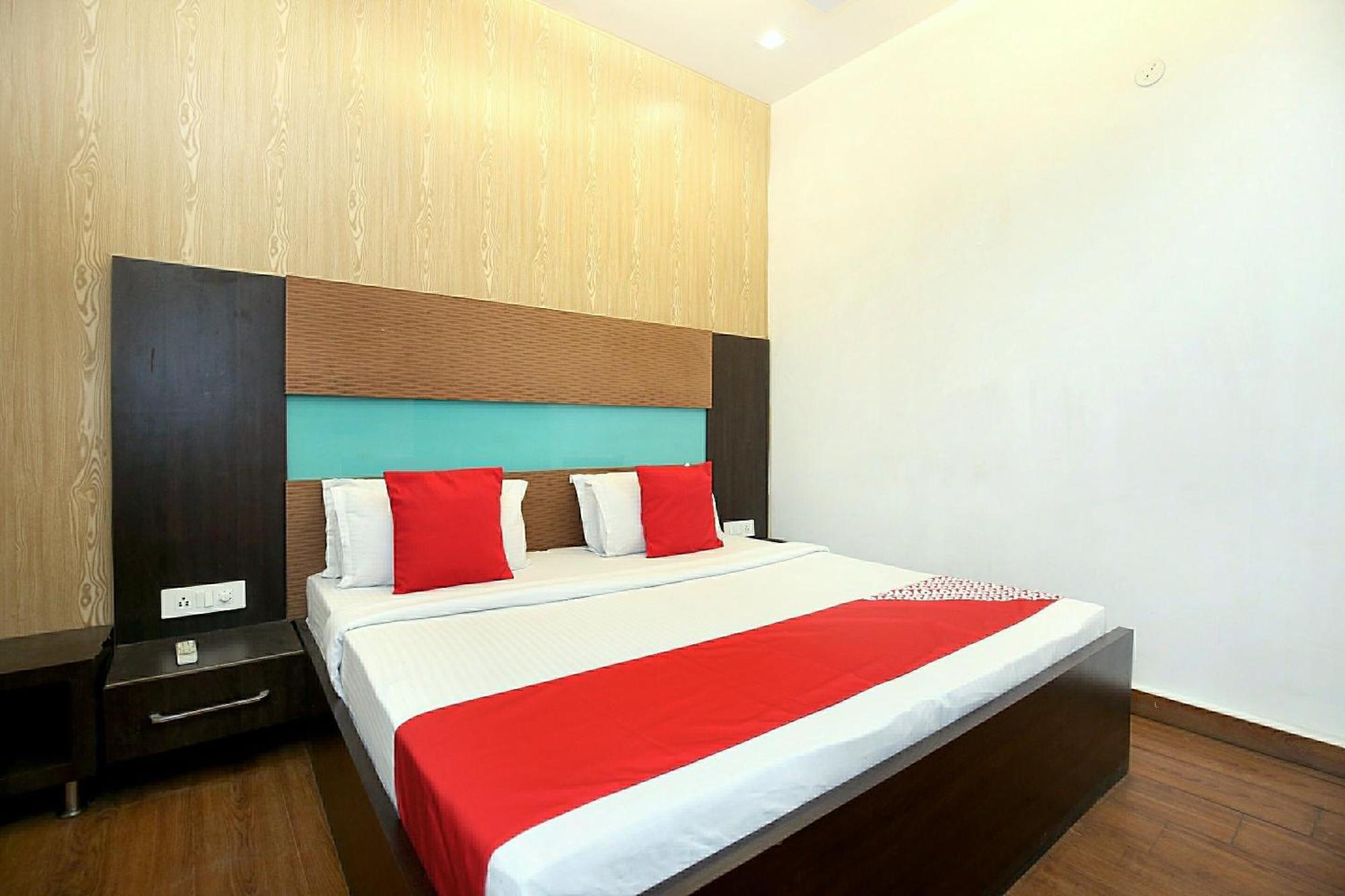 Hotel O Queensland Amritsar Esterno foto