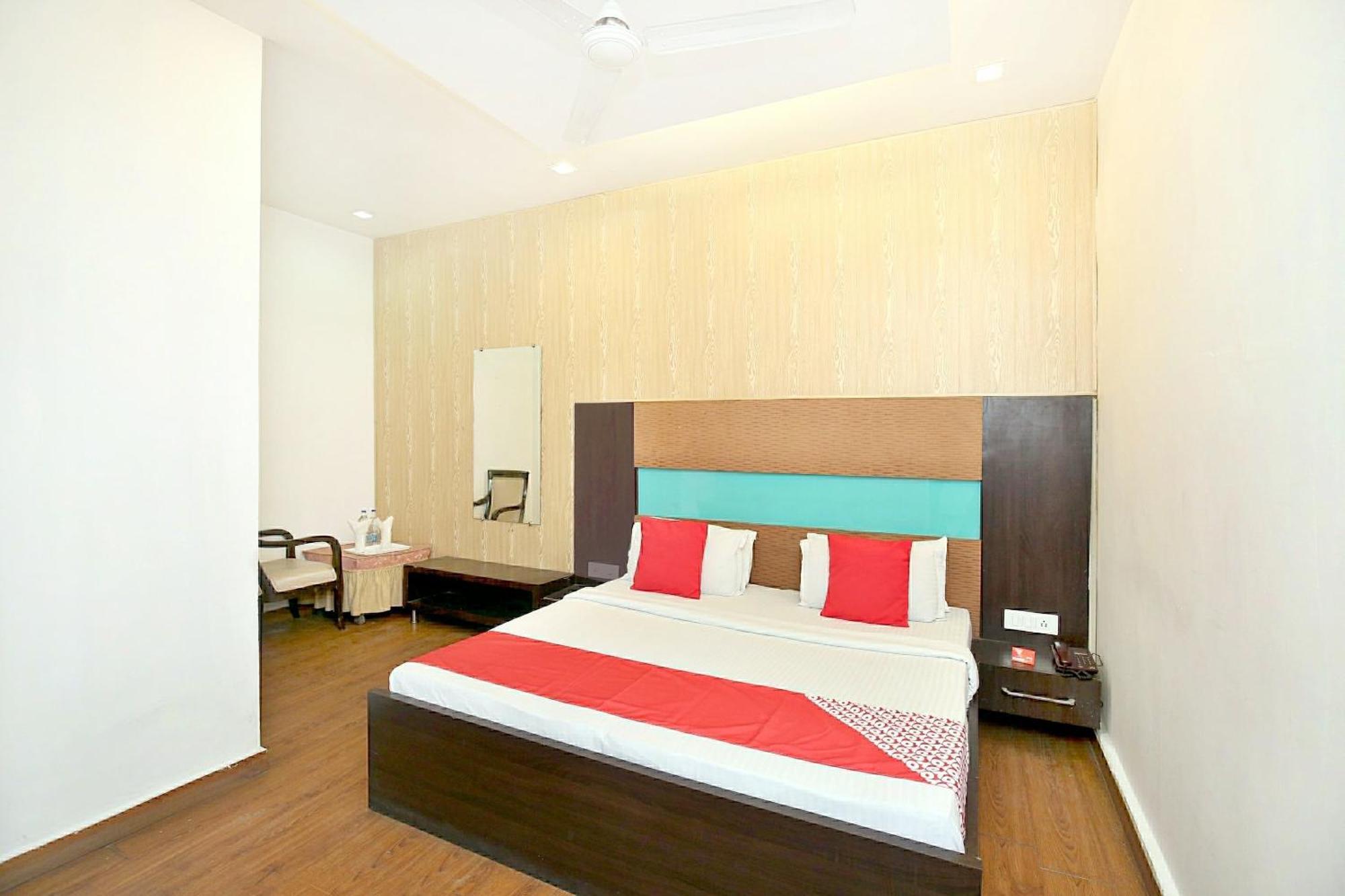 Hotel O Queensland Amritsar Esterno foto