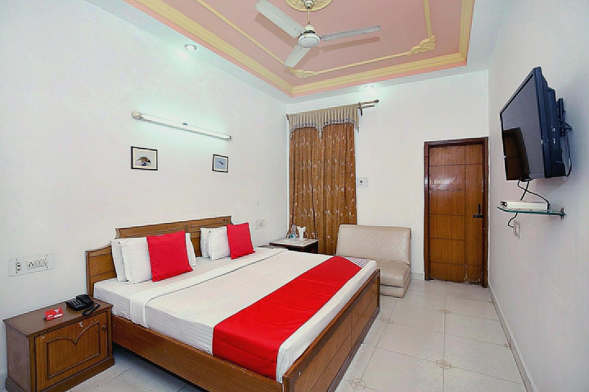Hotel O Queensland Amritsar Esterno foto