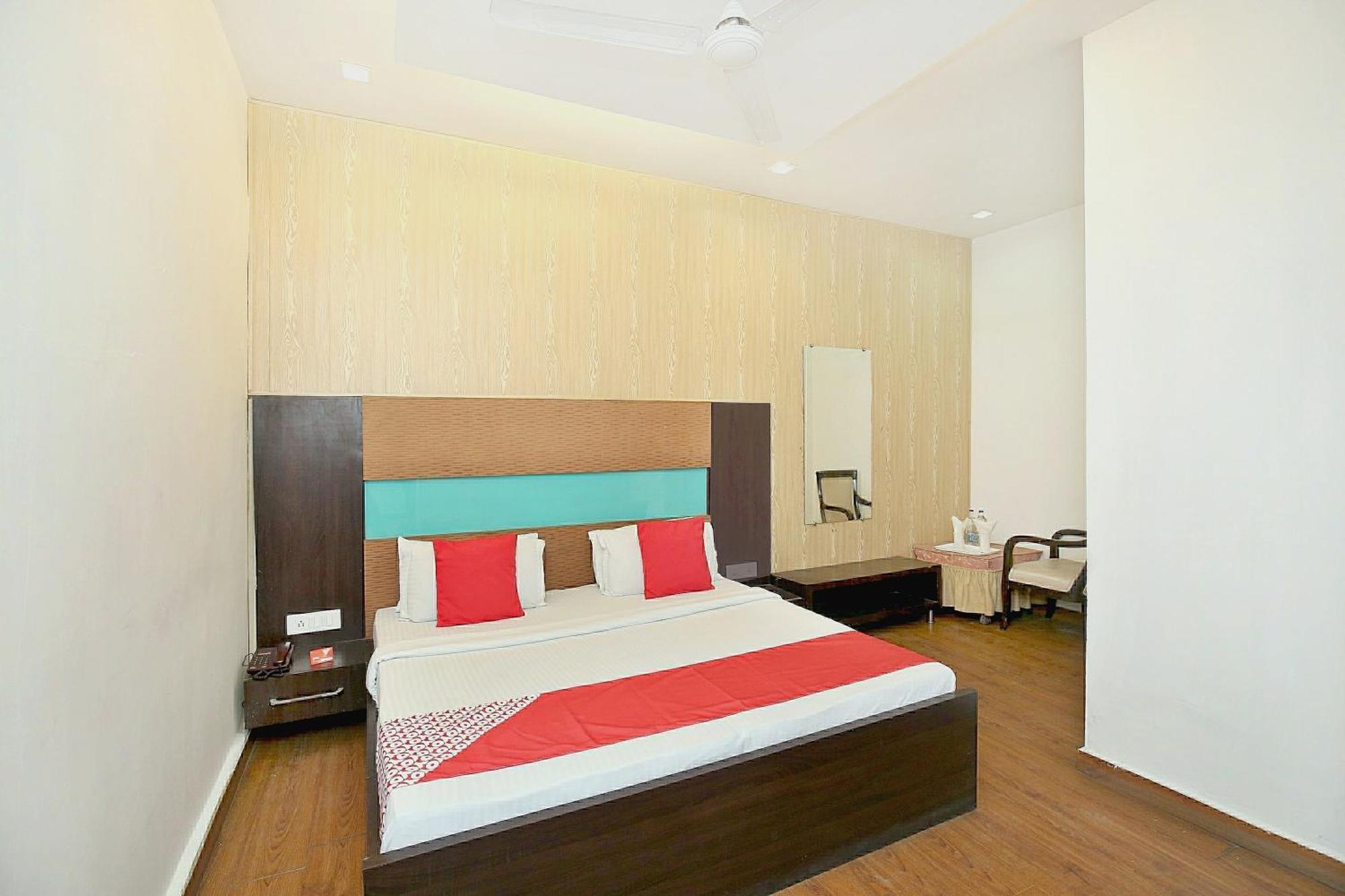 Hotel O Queensland Amritsar Esterno foto
