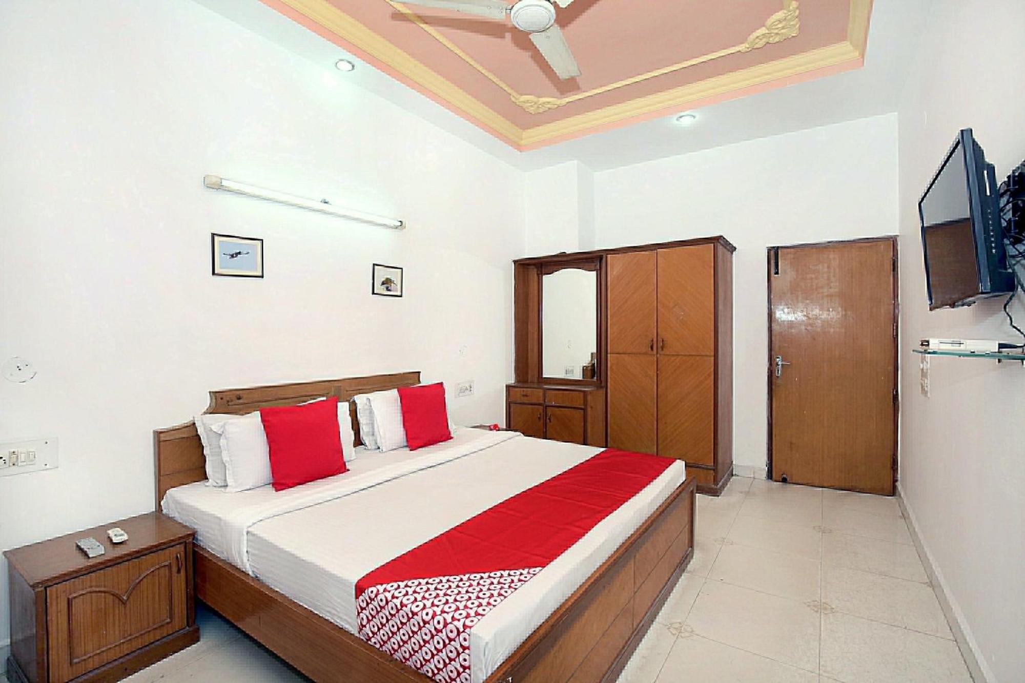 Hotel O Queensland Amritsar Esterno foto